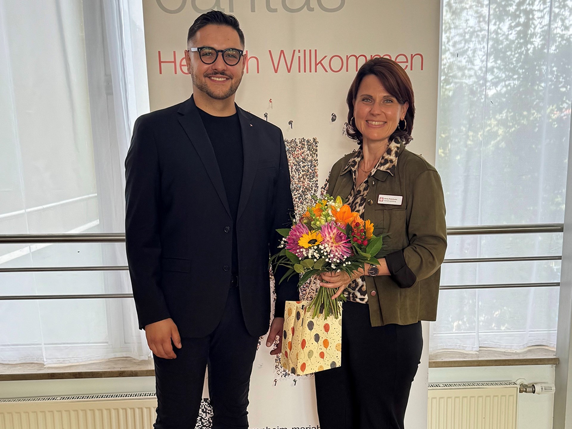 Einrichtungsleiter Tarek Kremm und Verwaltungsleiterin Silvia Rohrhofer anlässlich ihres 25-jährigen Dienstjubiläums.